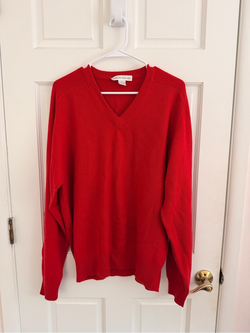 100% Cashmere Classic V-Neck Men's Sweater - Red